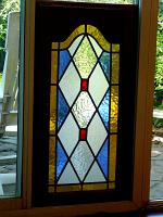  puerta de mueble con vitral en rombos con botones rojos.-
cod:215