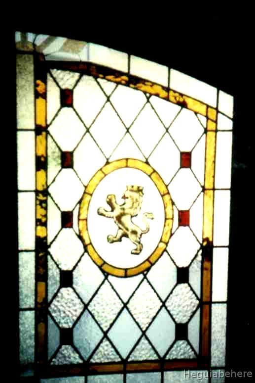 vitraux-heraldic7-un-leone-puerta