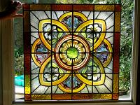  vitraux floral restaurado en 2006.
pintado y horneado. Pinturas vitrificables : Amarillo de plata - ancient brown -tracing black - oxido de cobre - oxido de hierro - azul cobalto - apple green, etc.
cod:25