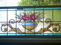  Flores  en esmaltes y grisallas horneadas a 600 gradosC. Nuevo vitral ornamental diseñado para una antigua casa restaurada recientemente. Realizado en 2008. Temperley - Buenos Aires.-
cod:12