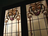  Vitrales nuevos en estilo clasico de ornato en hojas de acanto y jarrones con rosas diseñados y realizados para un cliente particular  - Palermo - Buenos Aires 2008.-
cod:29