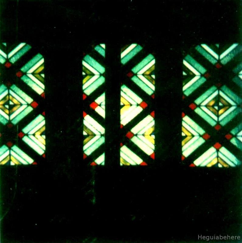 puerta-geometrica-rojo-amarillo
