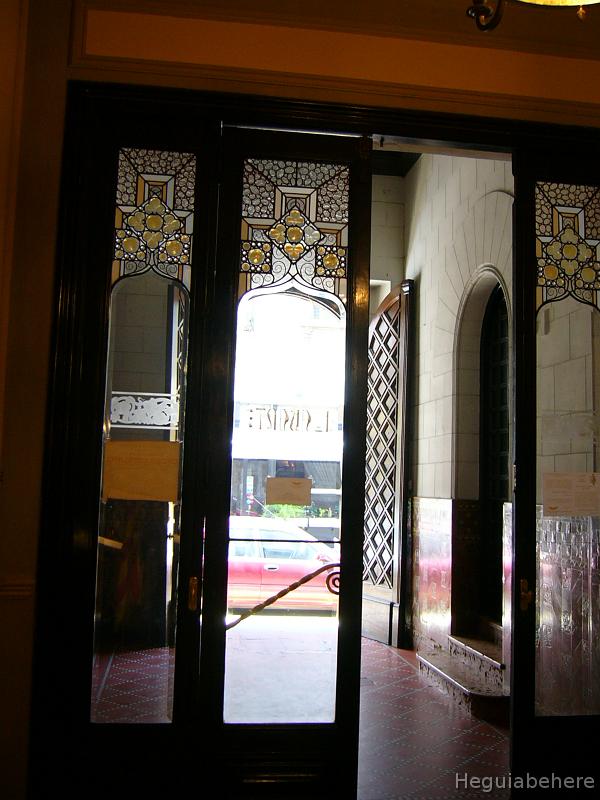 vitral-puerta-de-entrada-casal-de-catalunya