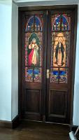  Vitral religioso en puerta griega. San Isidro - Buenos aires.-